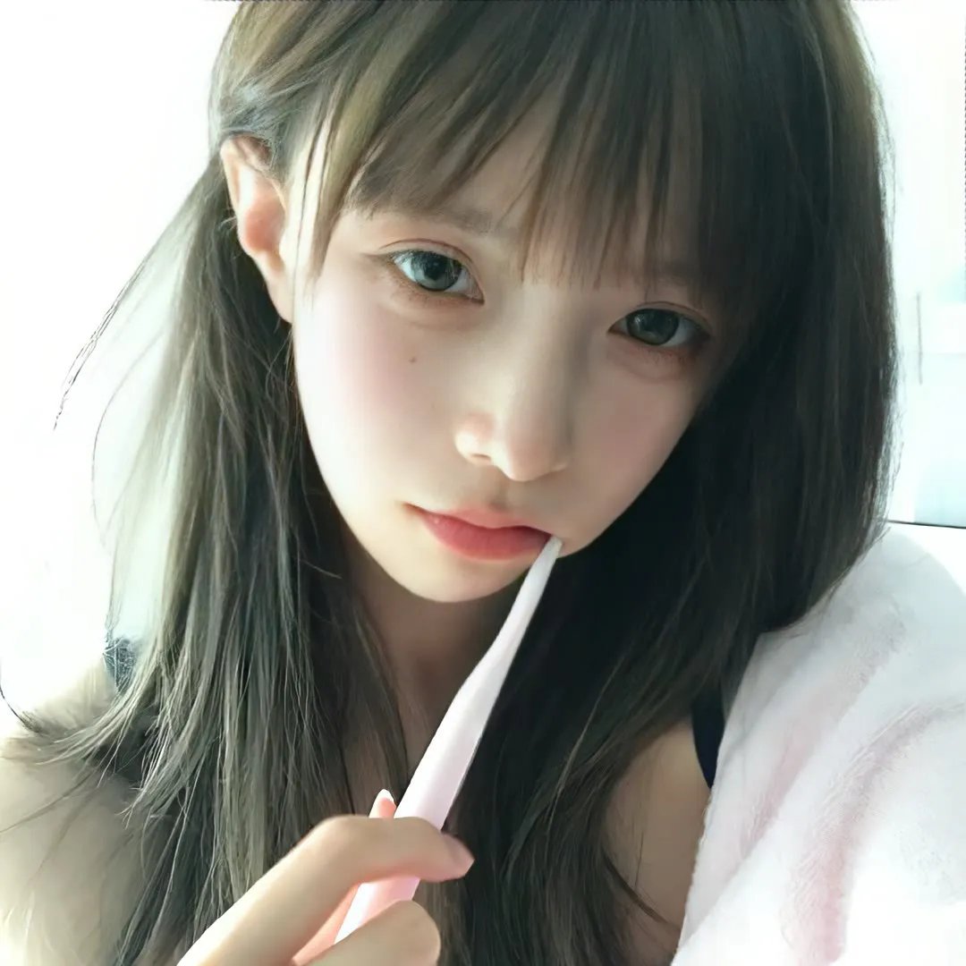 比基尼月亮海报